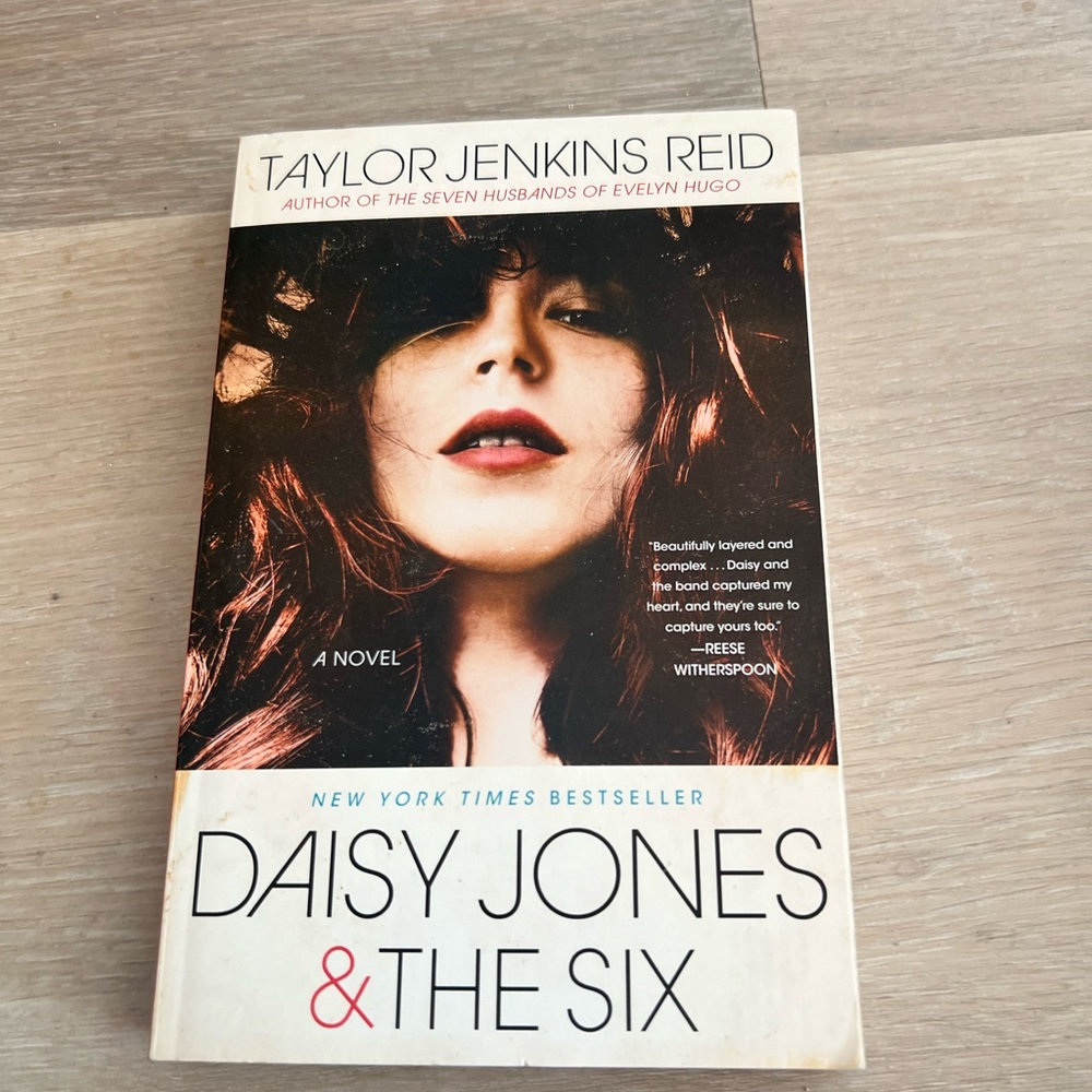 Daisy Jones & The Six by Taylor Jenkins Reid - Cream Cover